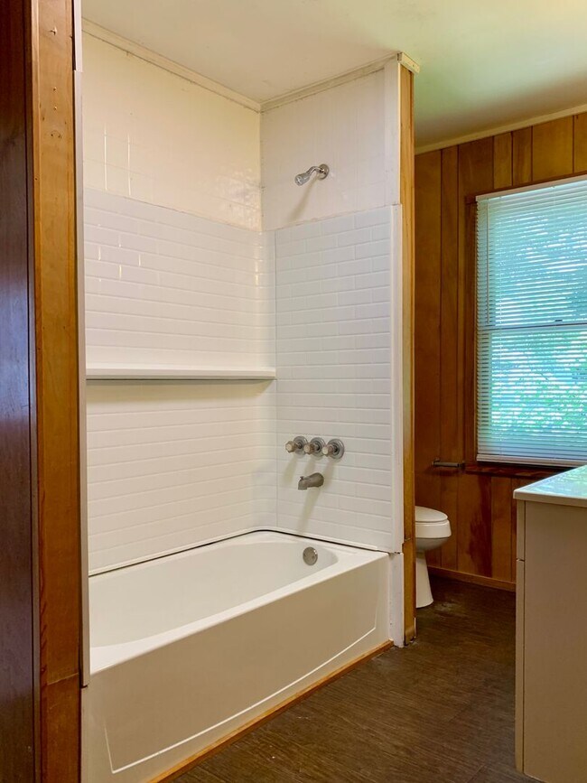 Building Photo - 608 Willard Pl