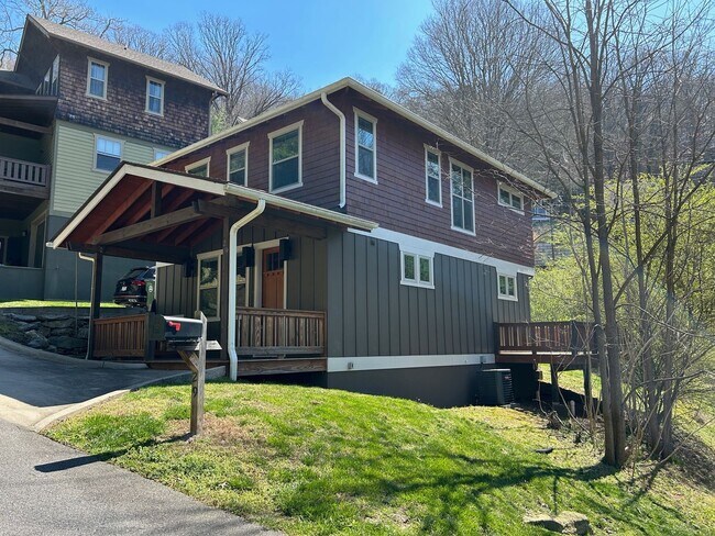 Building Photo - North AVL - Green Built Custom Home, Conve...