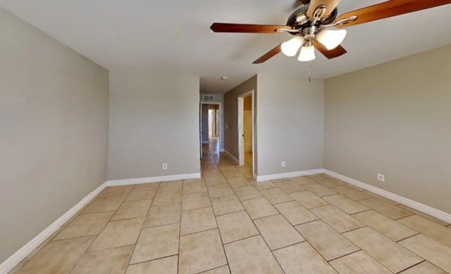 Building Photo - 5628 S 11th Dr