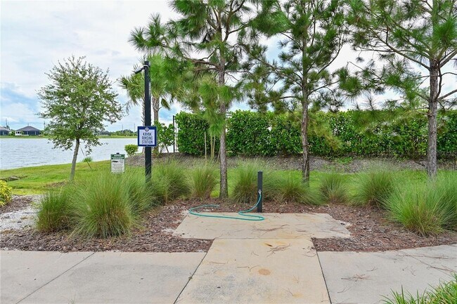 Building Photo - 1055 Waterline Ct