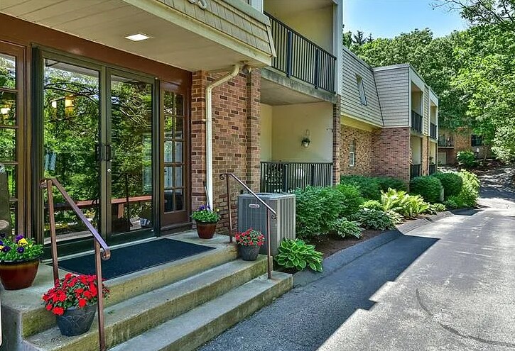 Primary Photo - 553 Sloop Rd