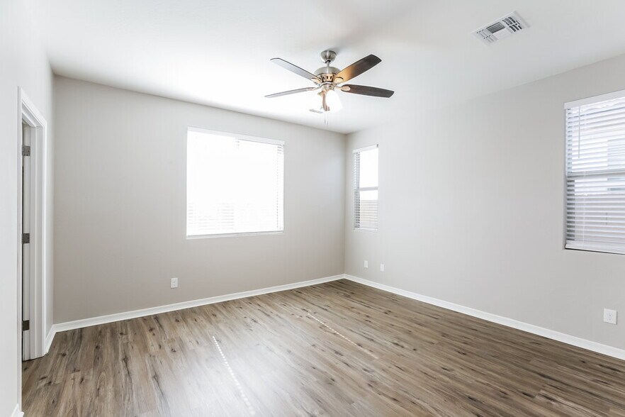 Building Photo - 6417 S 47th Dr