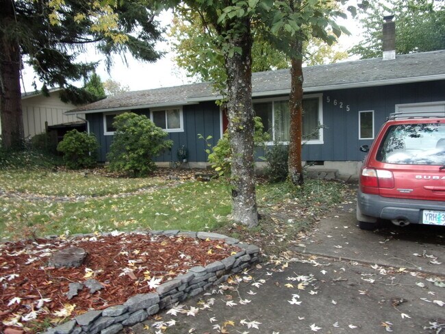 Building Photo - Single level pet friendly home