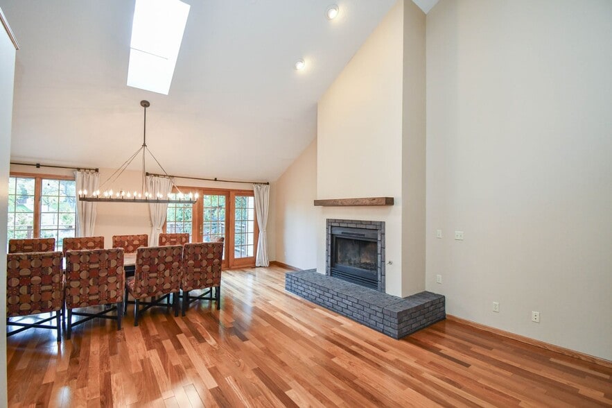 Building Photo - 4404 S Yellowstone Ln