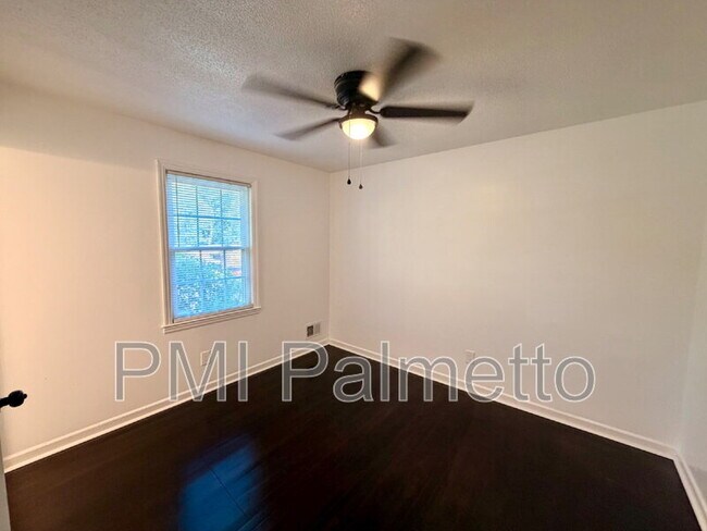 Building Photo - 128 Crestmore Dr