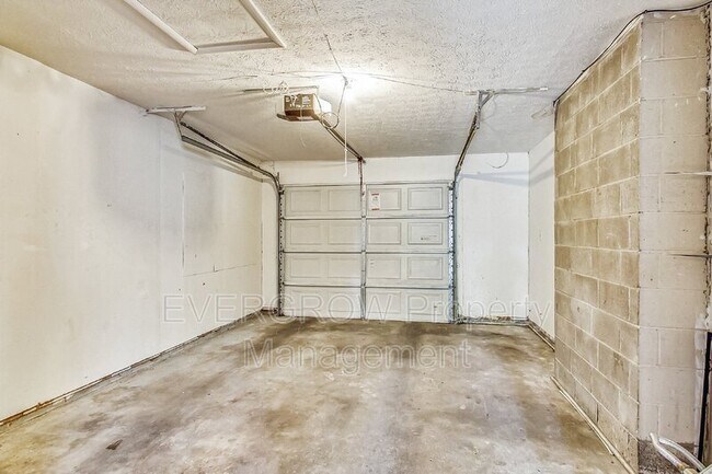 Building Photo - 3541 N Wittfield St