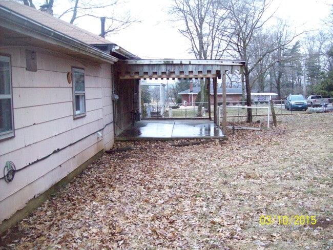 Building Photo - FARMINGTON - Historic downtown location / ...