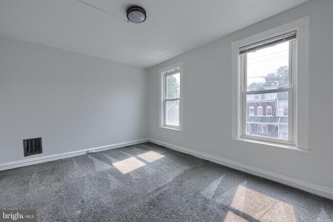 Building Photo - 611 S Prince St