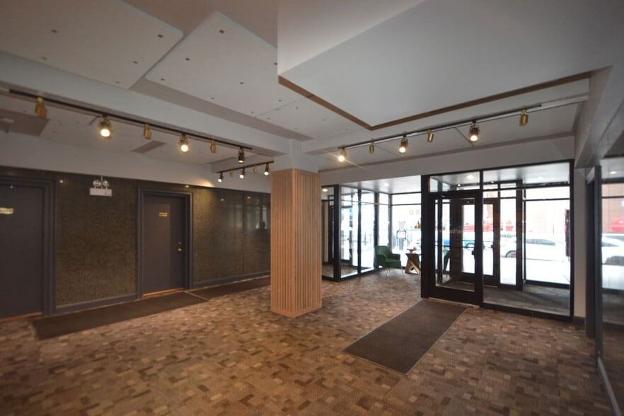 Building Photo - 4180 N Marine Dr
