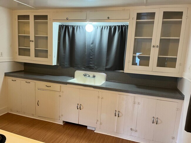 Building Photo - 5580 High Banks Rd