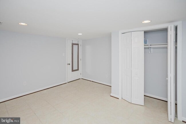 Building Photo - 2177 Chain Bridge Rd