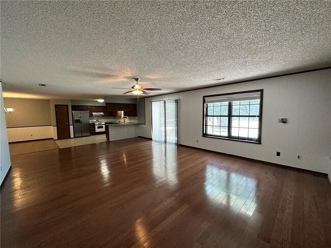 Building Photo - 2147 Loren Cir