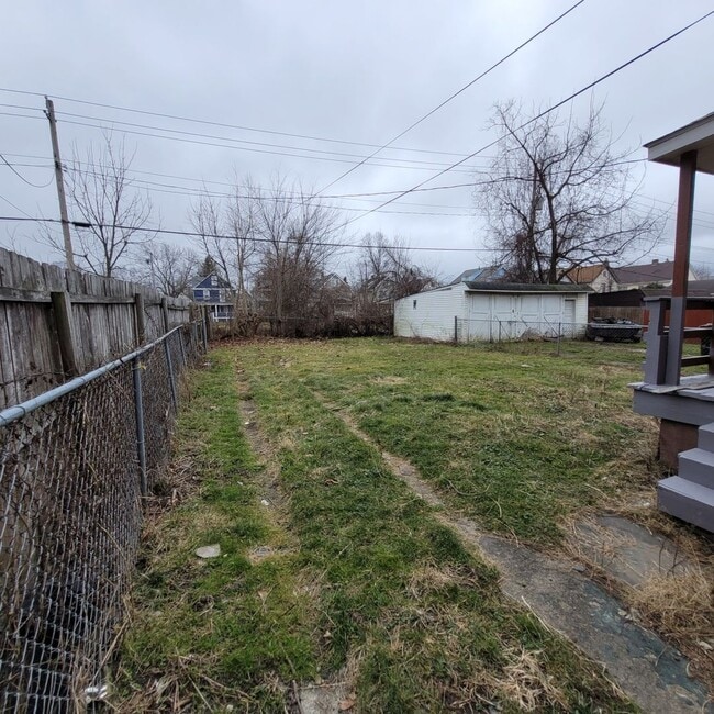 Building Photo - South Broadway 4 Bed 2 Bath Bungalow