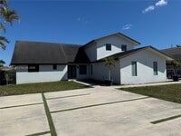 Building Photo - 3252 SW 132nd Ave