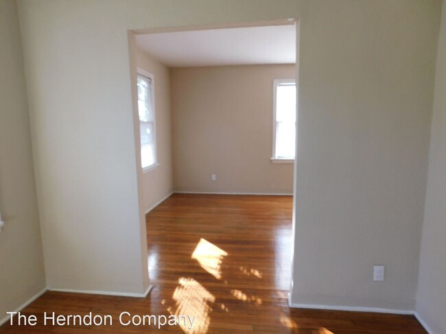Building Photo - 2 br, 1 bath House - 404 E. Moore Street
