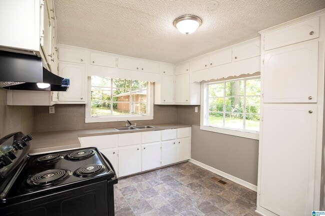 Building Photo - 410 Swann Dr