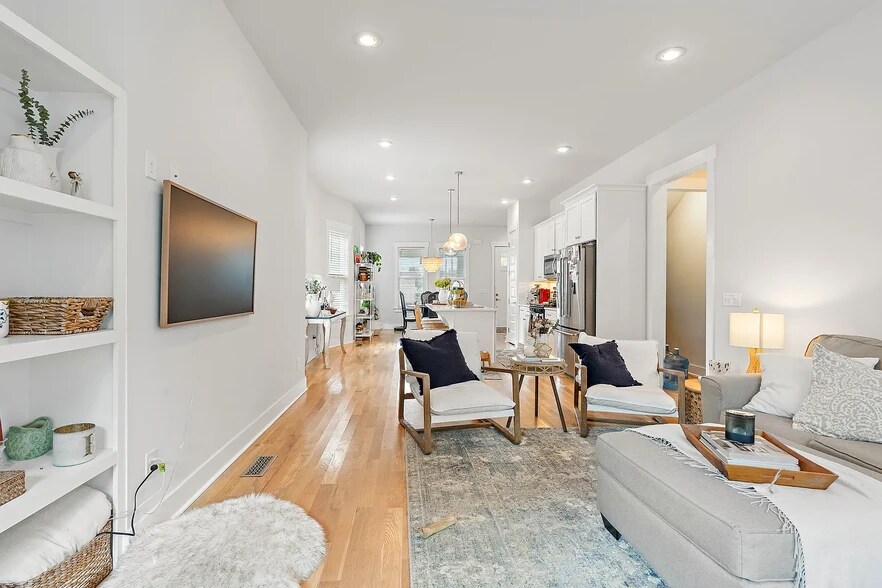 Living Room - 1112A McGavock Pike