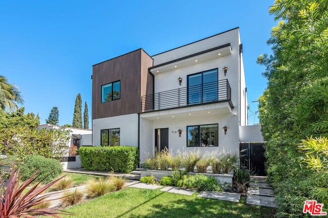 Primary Photo - 714 N La Jolla Ave