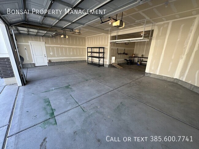 Building Photo - 4554 N Mt Ellen St