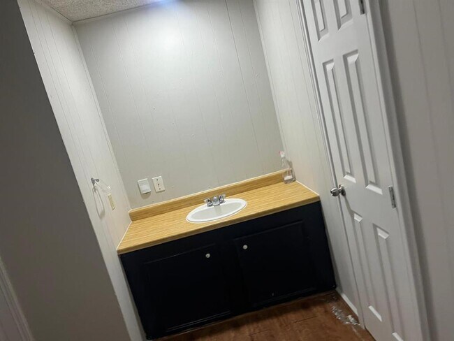 Building Photo - 12123 Alpha Ln