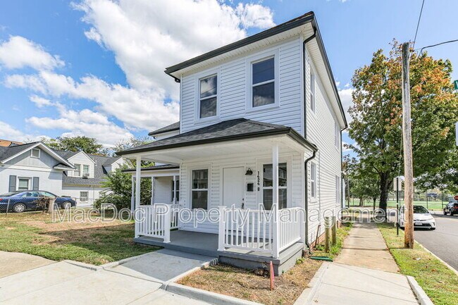 Building Photo - 1424 William St