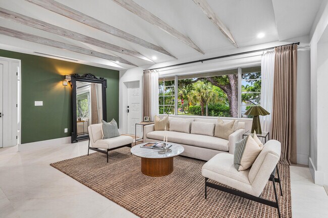 Building Photo - 2330 Lake Ave