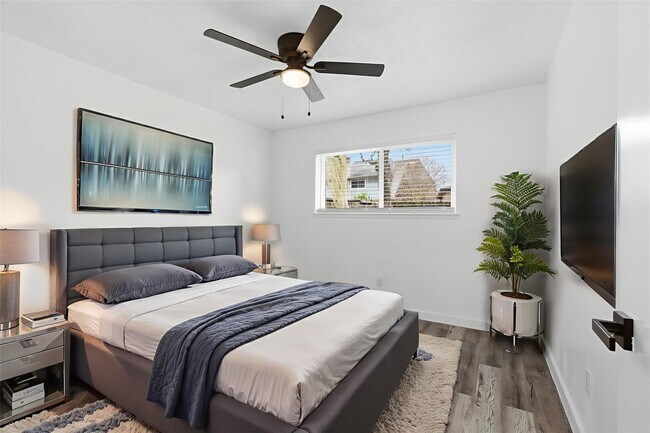 Building Photo - 2906 Colonial Dr