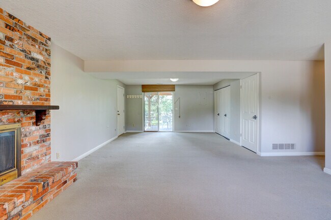 Building Photo - 801 N Haines St