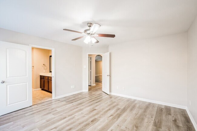 Building Photo - 27049 Leonardo Dr