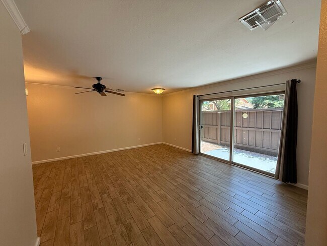 Building Photo - Single story 3 bedroom with attached Garage!