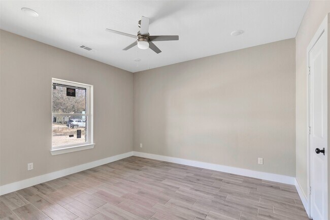 Building Photo - 410 Rd 7000