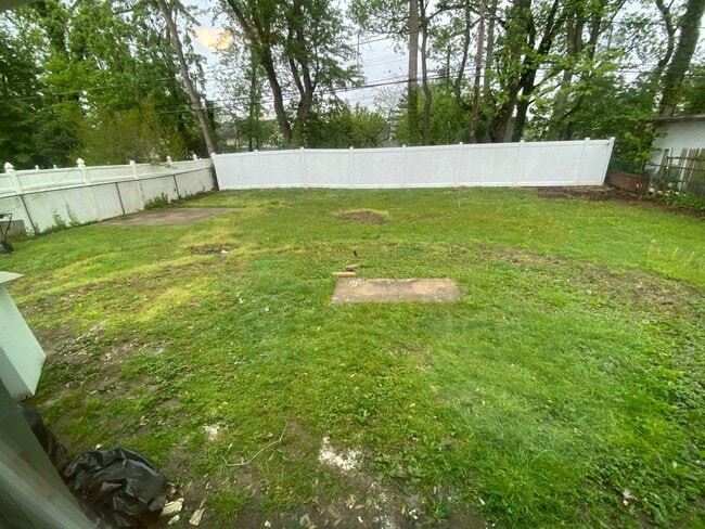 Building Photo - Beautiful renovated 4 beds 2 bath House in...