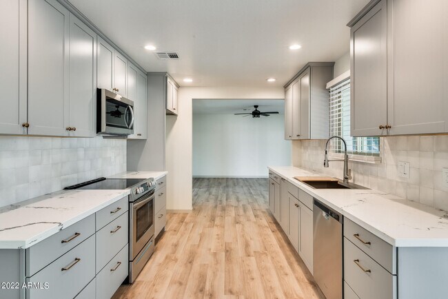 Building Photo - 4402 W El Camino Dr