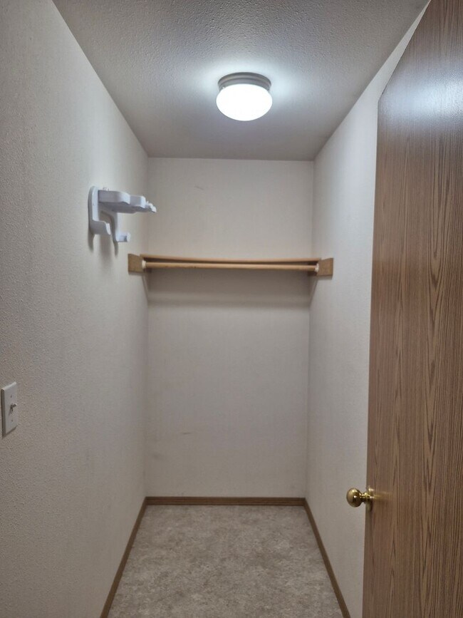 Building Photo - Cozy Yet Spacious Home For Rent!!