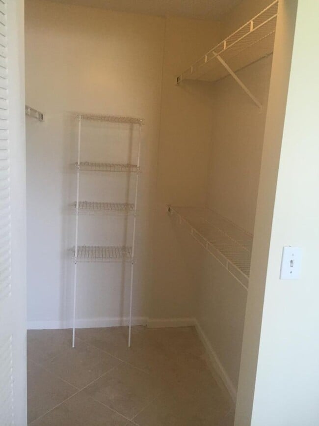 Building Photo - 7912 Sonoma Springs Cir