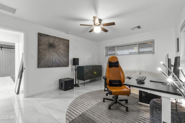 Building Photo - 3938 E Cheery Lynn Rd