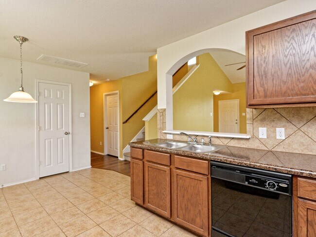 Building Photo - Spacious 2 story with cul-de-sac location