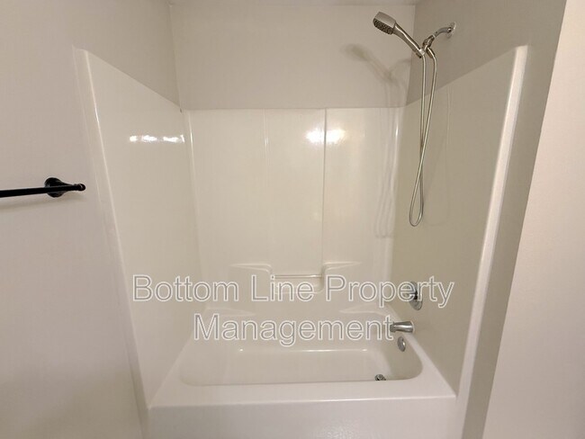 Building Photo - 114 Ross Moore Ave