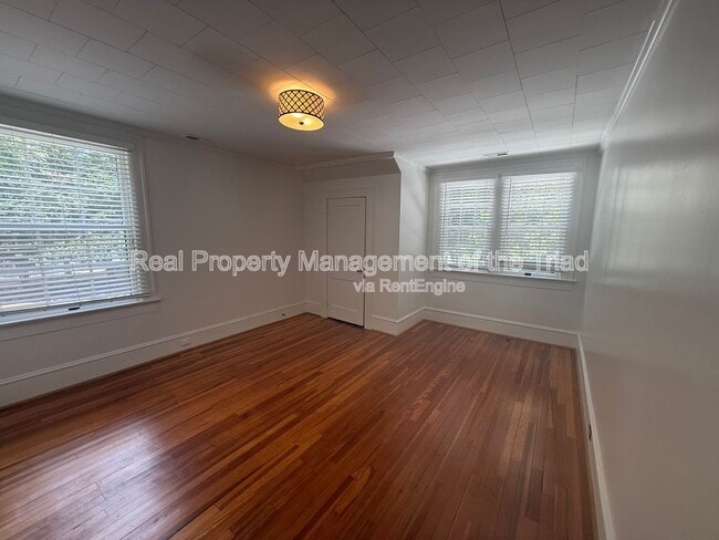 Building Photo - 513 S Hawthorne Rd