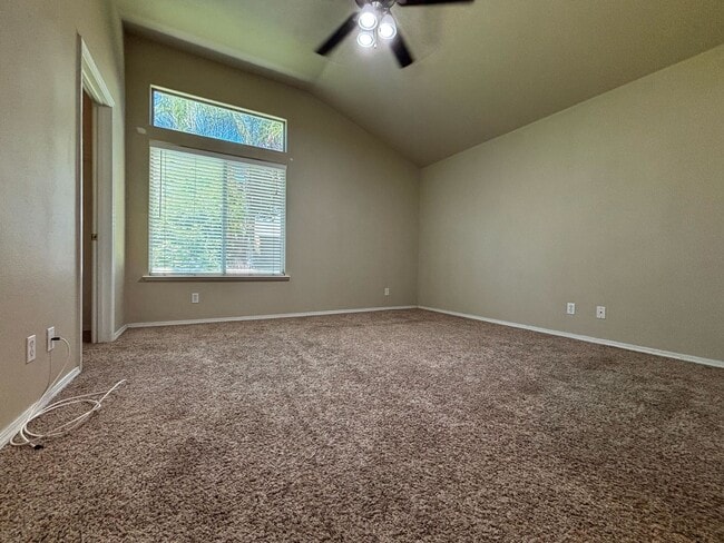 Building Photo - Beautiful 3-Bedroom Home in Sought-After C...