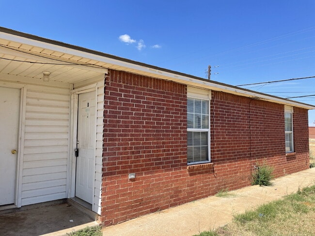 Primary Photo - Cute 2 bed 1 bath duplex with large storag...