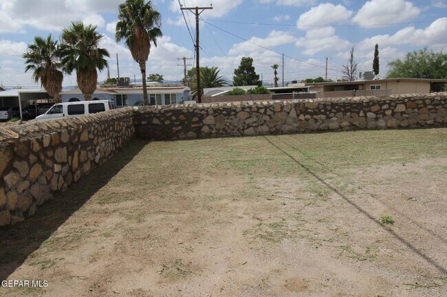 Building Photo - 906 Geronimo Dr