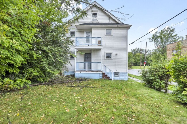Building Photo - Newly renovated 4 bedroom HALF OFF MAY RENT