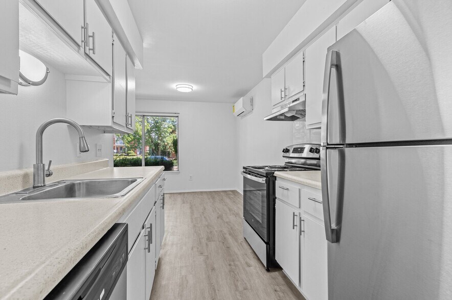 Primary Photo - Carriage Park Apartments - Dearborn Heights, MI