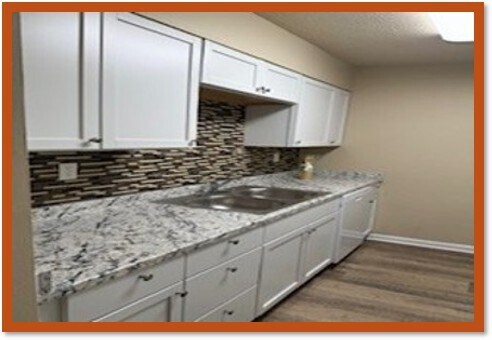 Building Photo - 1002 E Main St