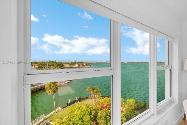 Building Photo - 11111 Biscayne Blvd