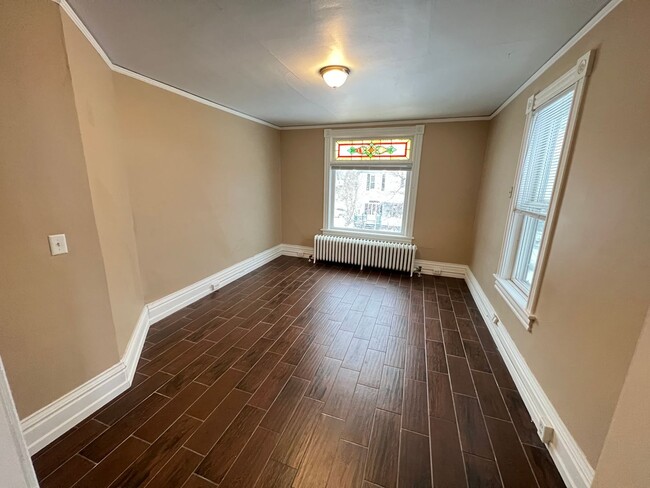 Building Photo - 419 N 1st Ave W