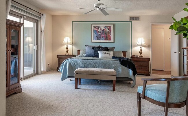 Building Photo - FULLY FURNISHED - LONG TERM RENTAL 3 Bedro...