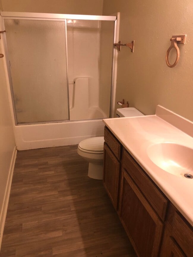 Building Photo - Cozy 4 Bed 2 Bath Home just off the west side of U of A Campus