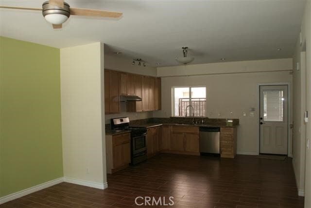 Building Photo - 228 S Olive Ave